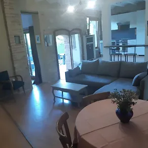 Vue Sur La Rivière. Appartement Albi
